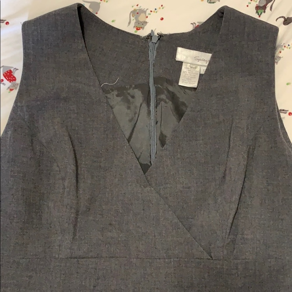 Cute grey dress!